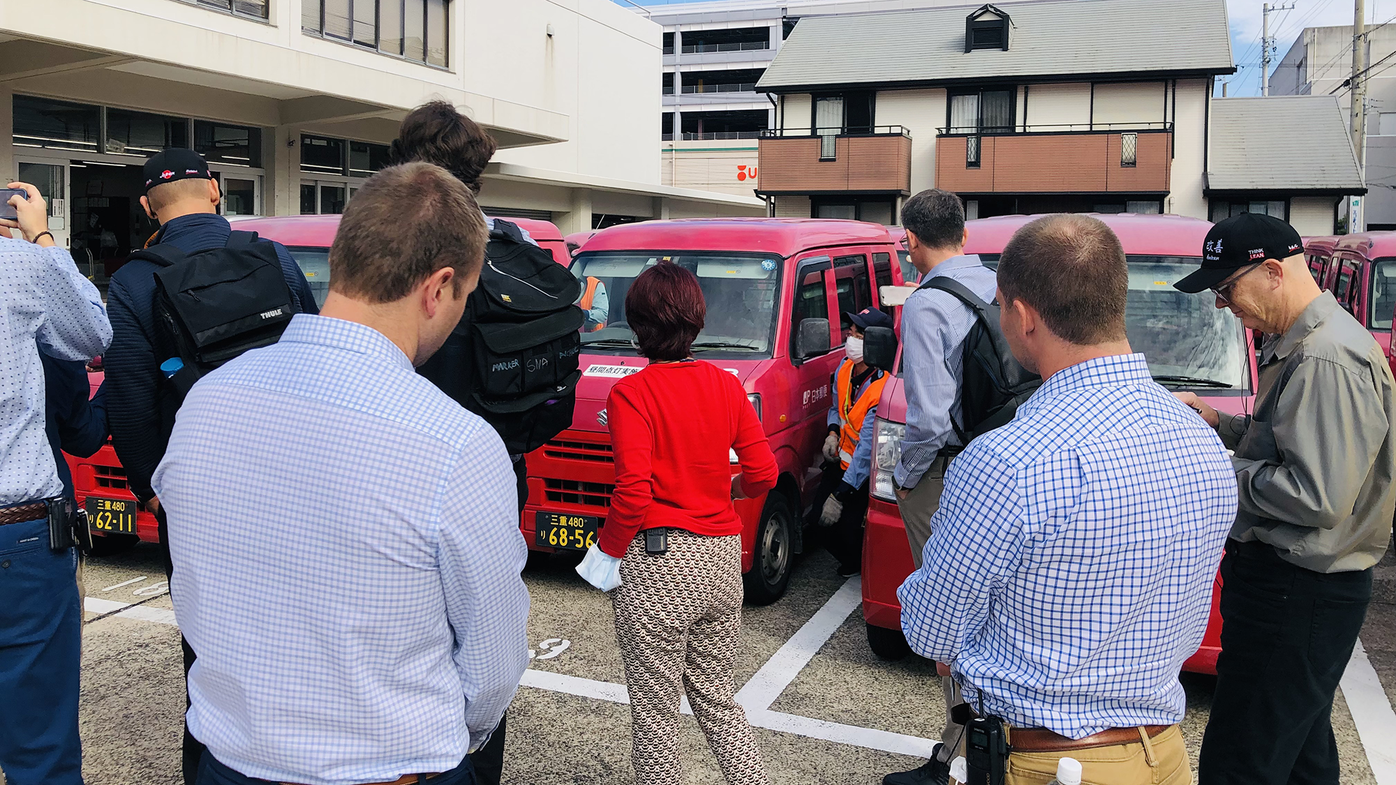 Groups receiving explanations at the post office